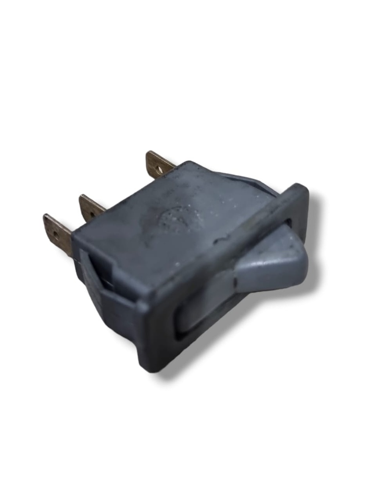 BOTON LUZ INTERNA CONSOLA TECHO 3 PASES IVECO EURO TRAKKER / TECTOR