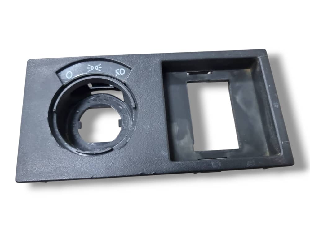 TAPA PLASTICA TABLERO BOTON LUCES IVECO TRAKKER / STRALIS